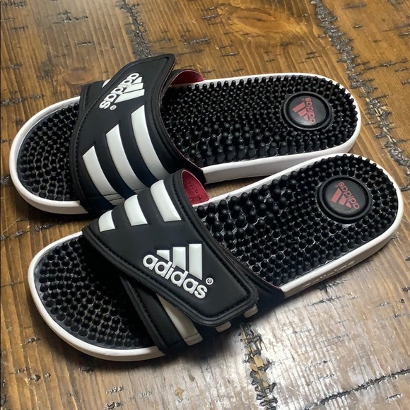 adidas Shoes - Adidas slides, great condition